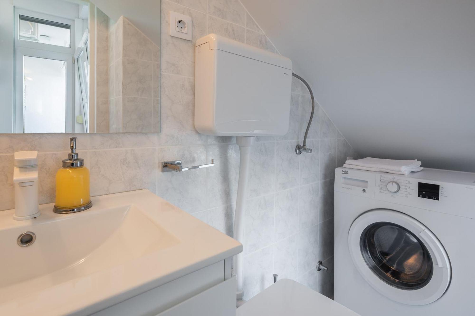 East Side Apartment Омиш Экстерьер фото