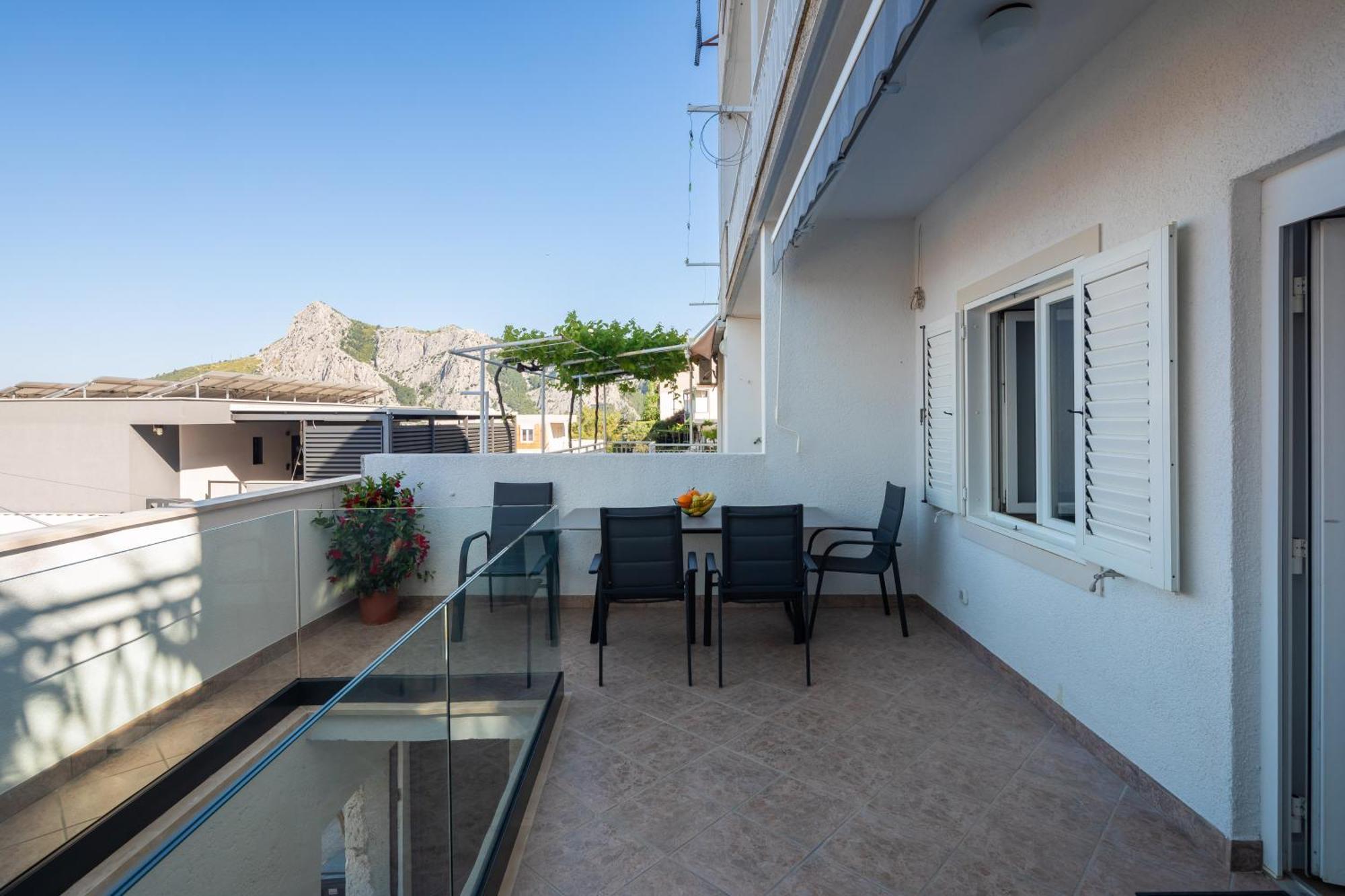 East Side Apartment Омиш Экстерьер фото